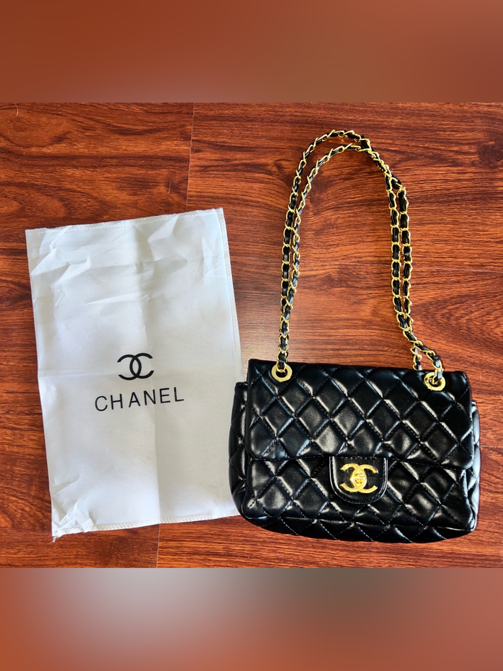 CHANEL Black Quilted Shoulder Bag with Gold Chain